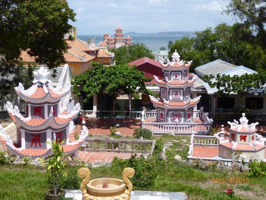 Linh Long Tu Temple