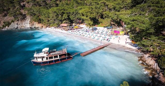 Help Beach and Yacht Club