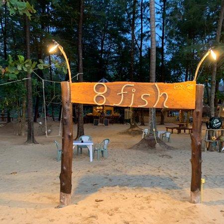 8 Fish At The Light Beach