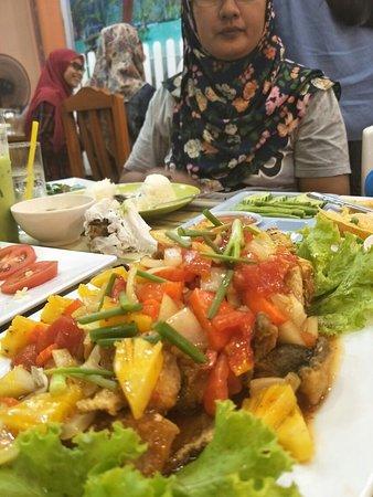 Madina Halal Food Aonang