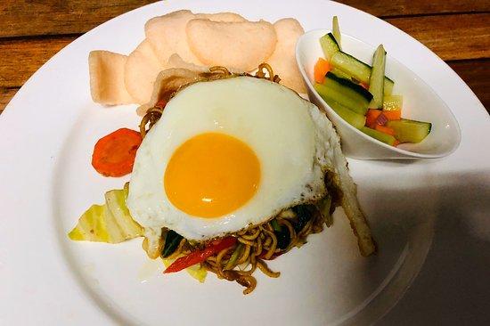 Nopi's Warung DeBene Chef