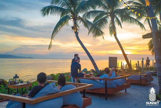 Yamyen Bar Sunset Walk