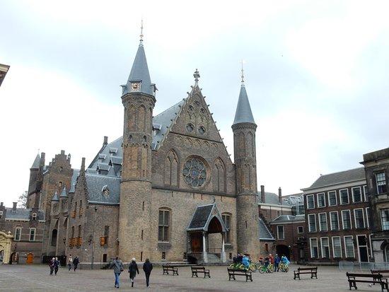 I guide you through The Hague