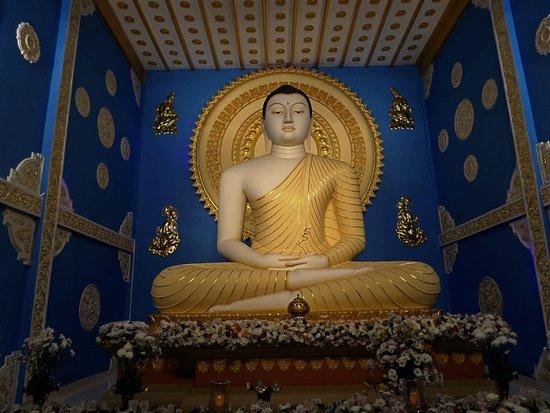 Mahamevnawa Buddhist Monastery Kochchikade