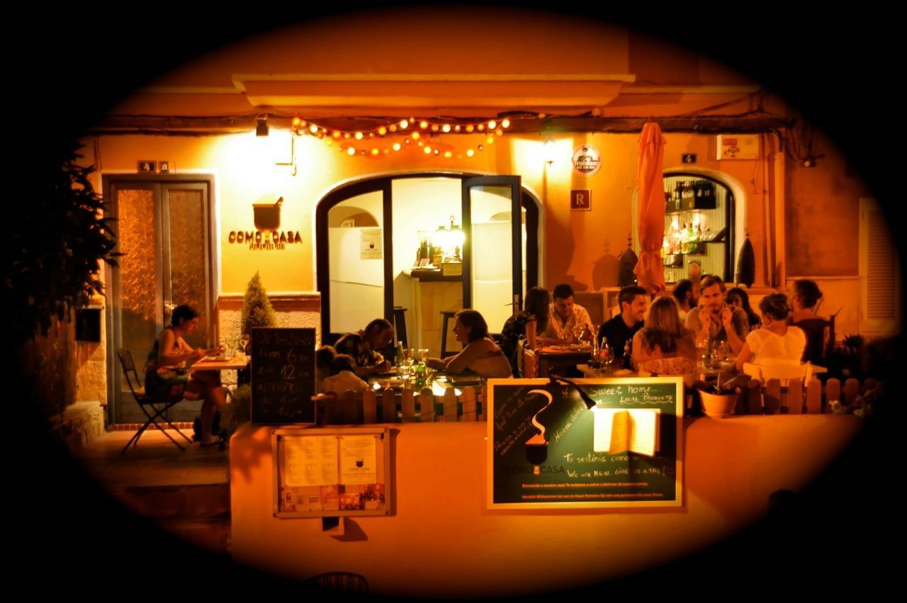 Comics British Pub