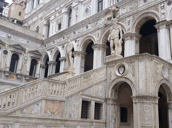 Scala dei Giganti di Palazzo Ducale