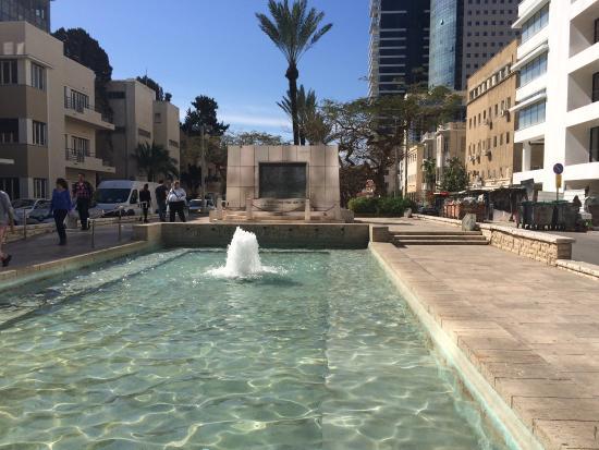 Founders Monument and Fountain